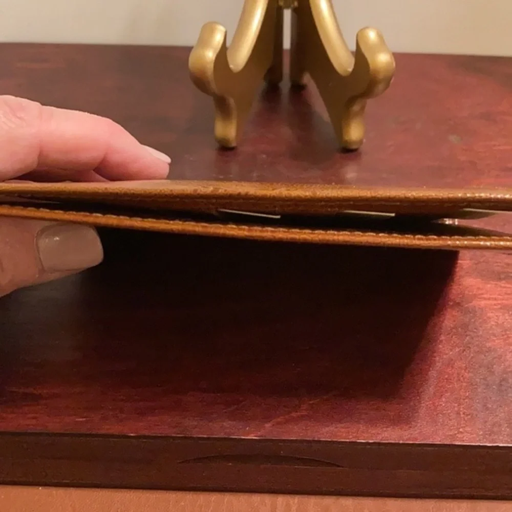NWOT made in Great Britain caramel leather billfold